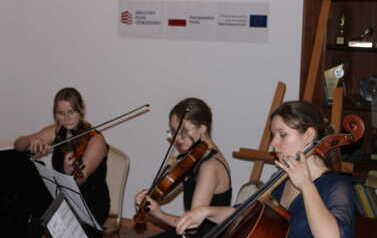 Koncert w wykonaniu uczni&oacute;w POSM II st. im. Mieczysława Karłowicza w Folwarku Pszczew 5