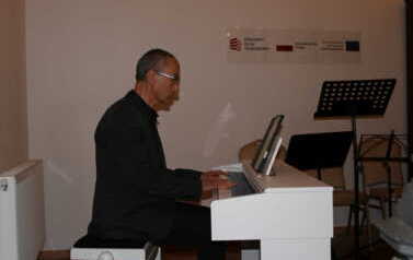 Koncert w wykonaniu uczni&oacute;w POSM II st. im. Mieczysława Karłowicza w Folwarku Pszczew 13